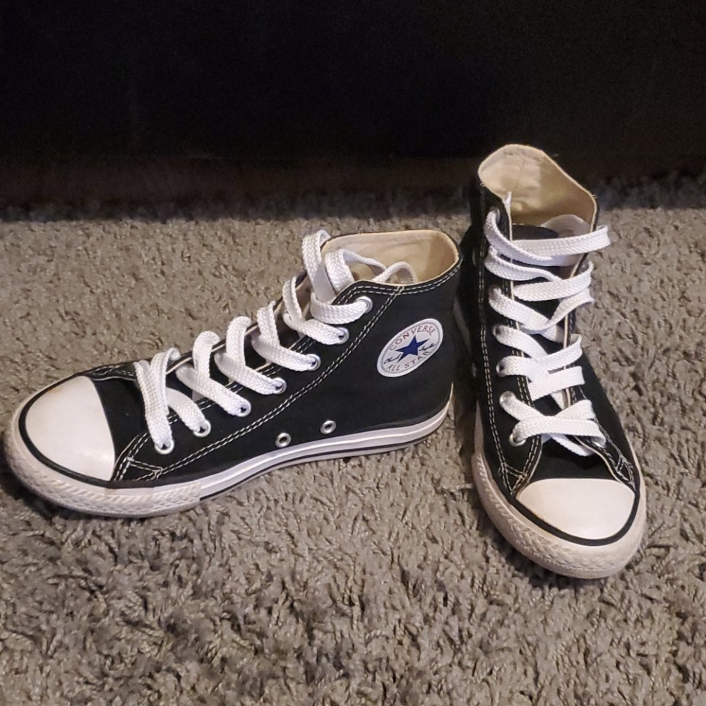 Converse black and white